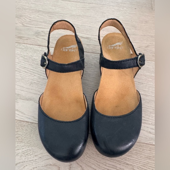 Dansko Women's Tiffani closed-toe wedge sandals size 37